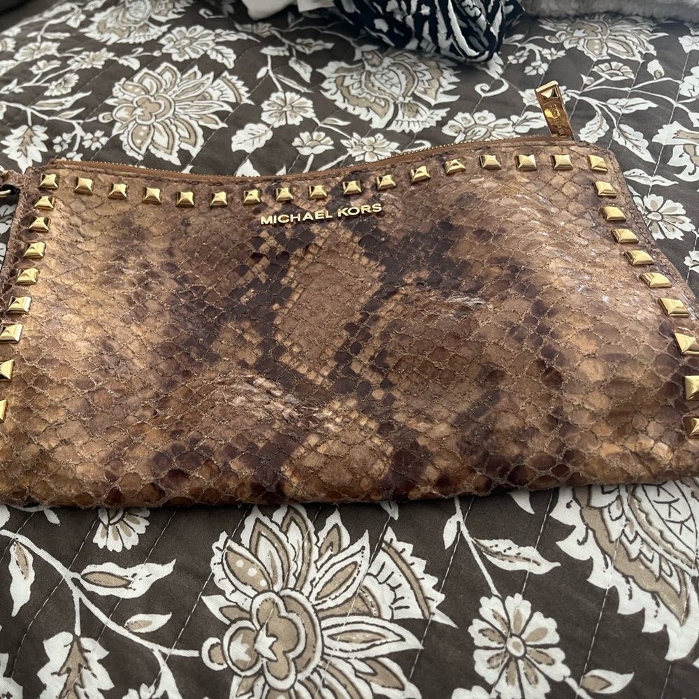 Michael Kors snack skin clutch